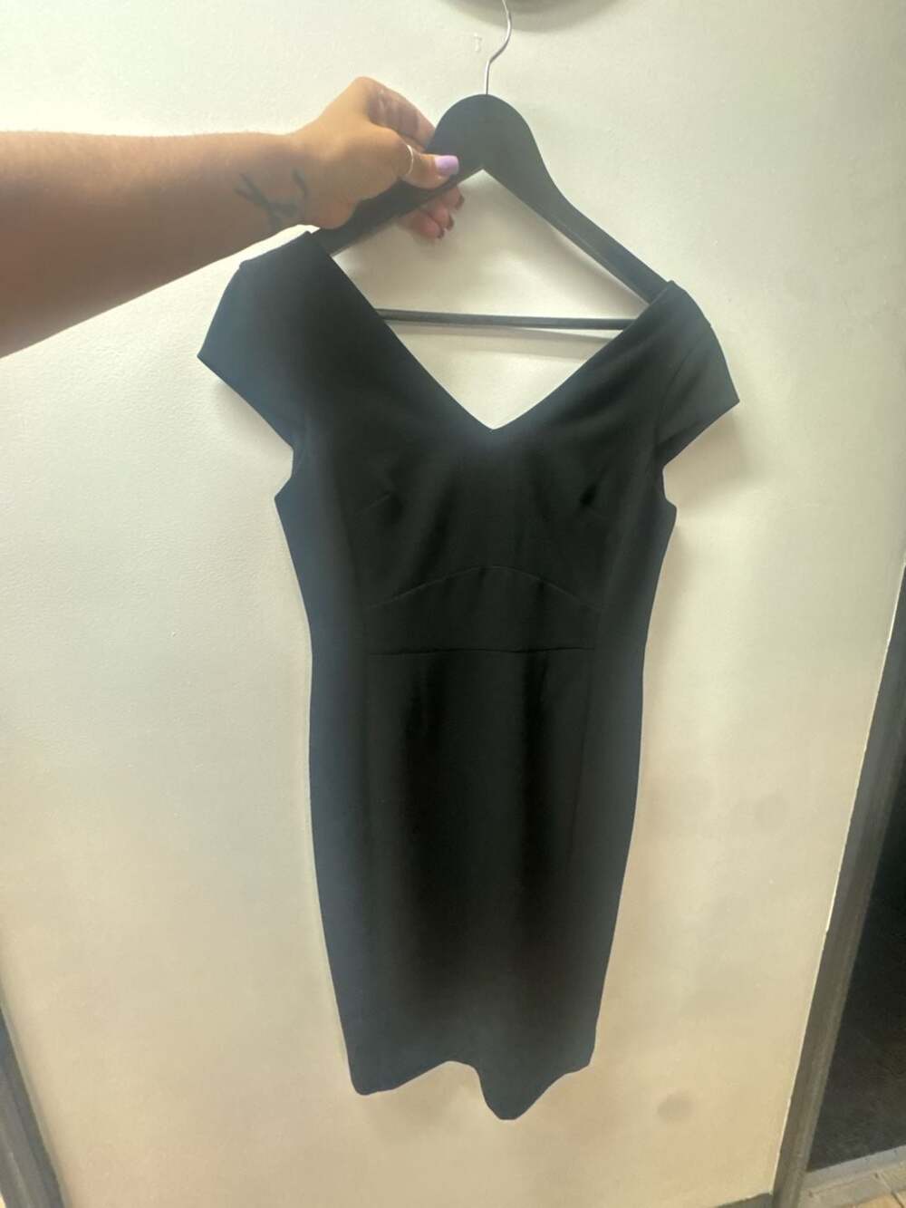Jones New York Collection Petite Black Stretch V-Neck Cap Sleeve Sheath Dress